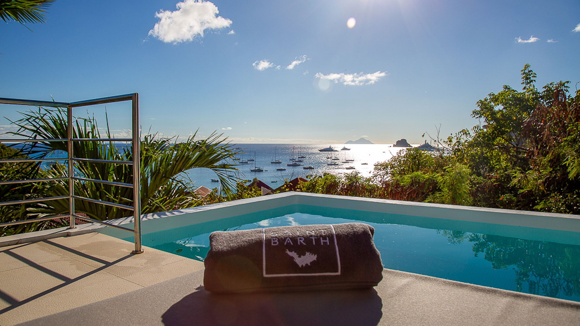 POOL & TERRACE