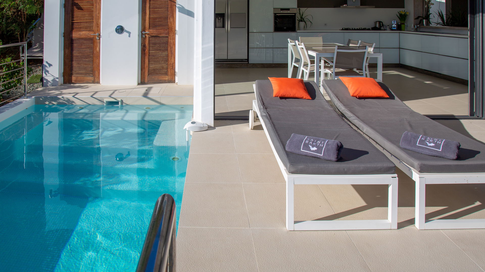 POOL & TERRACE