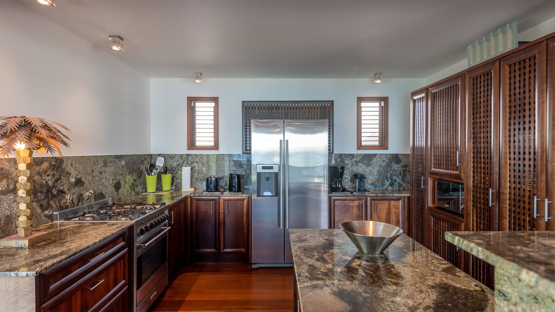 KITCHEN & DINING AREA