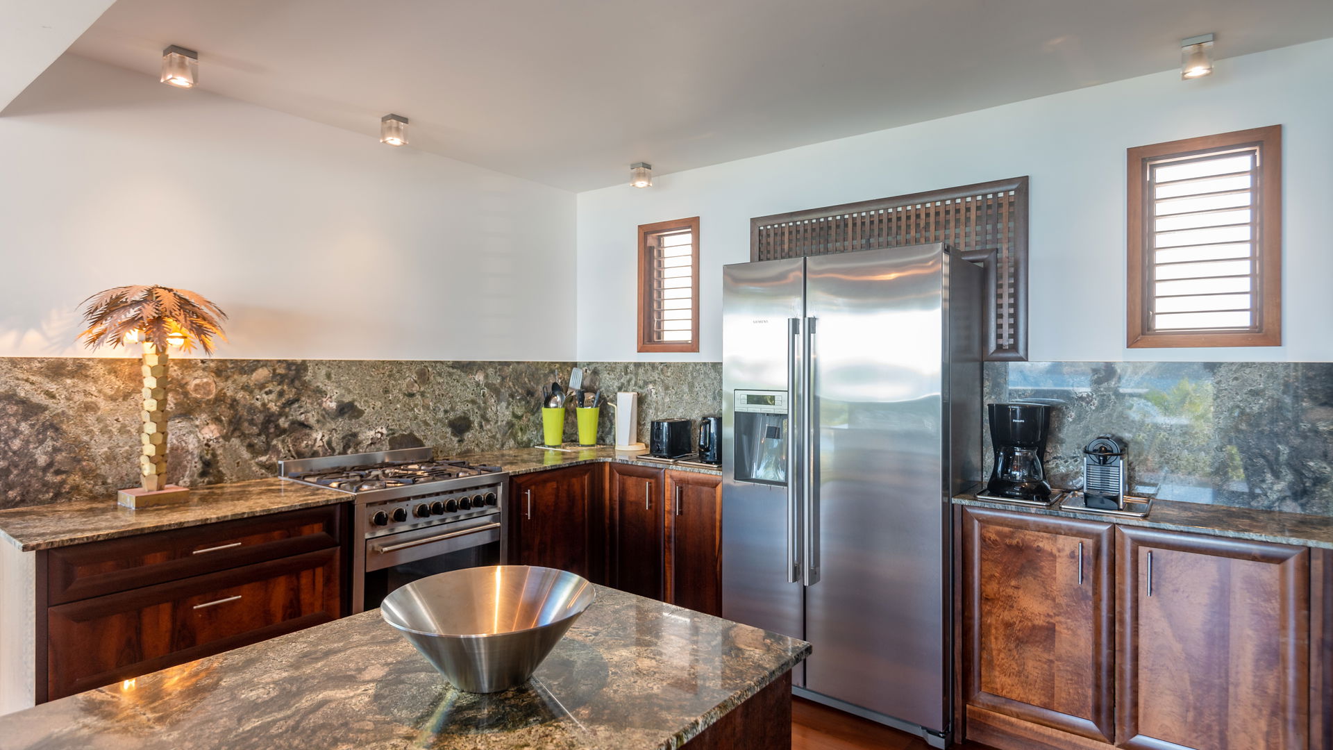 KITCHEN & DINING AREA