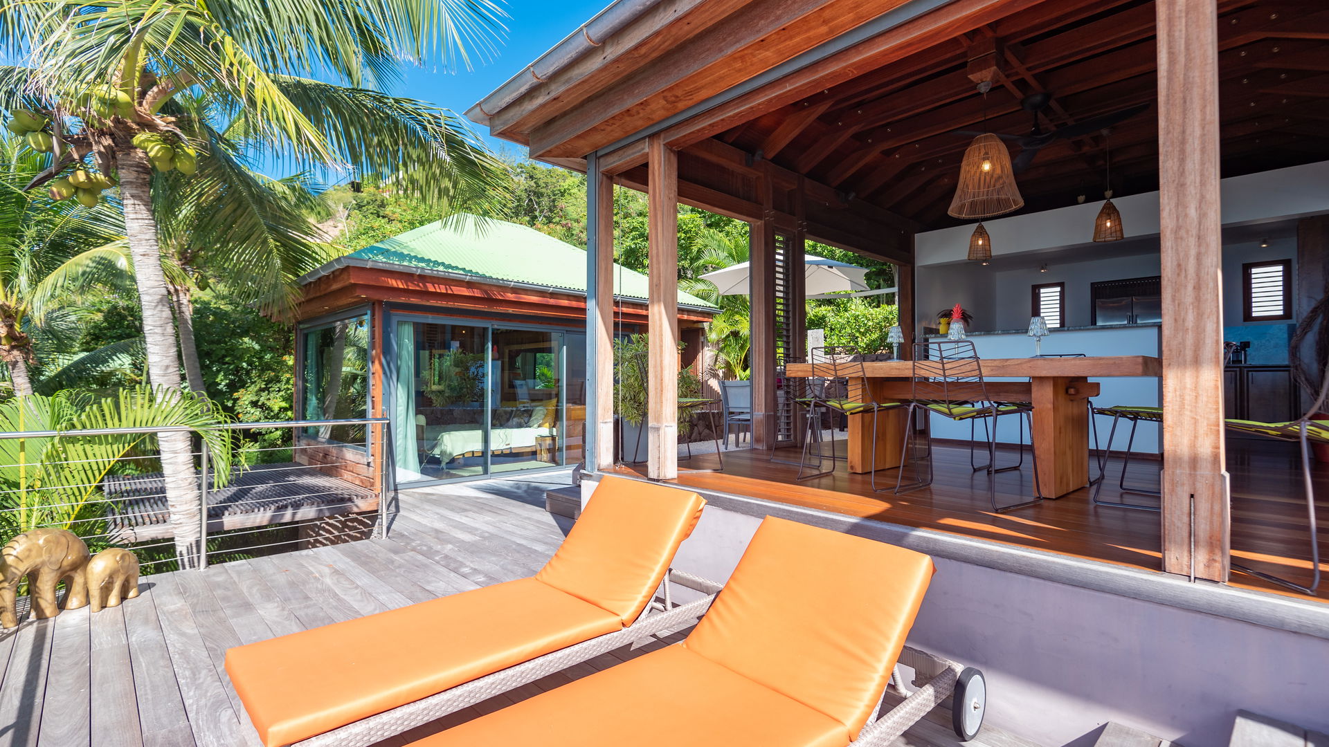 POOL & TERRACE