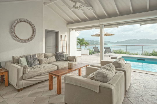 VILLA HELOA LIVING & DINING AREAS 2