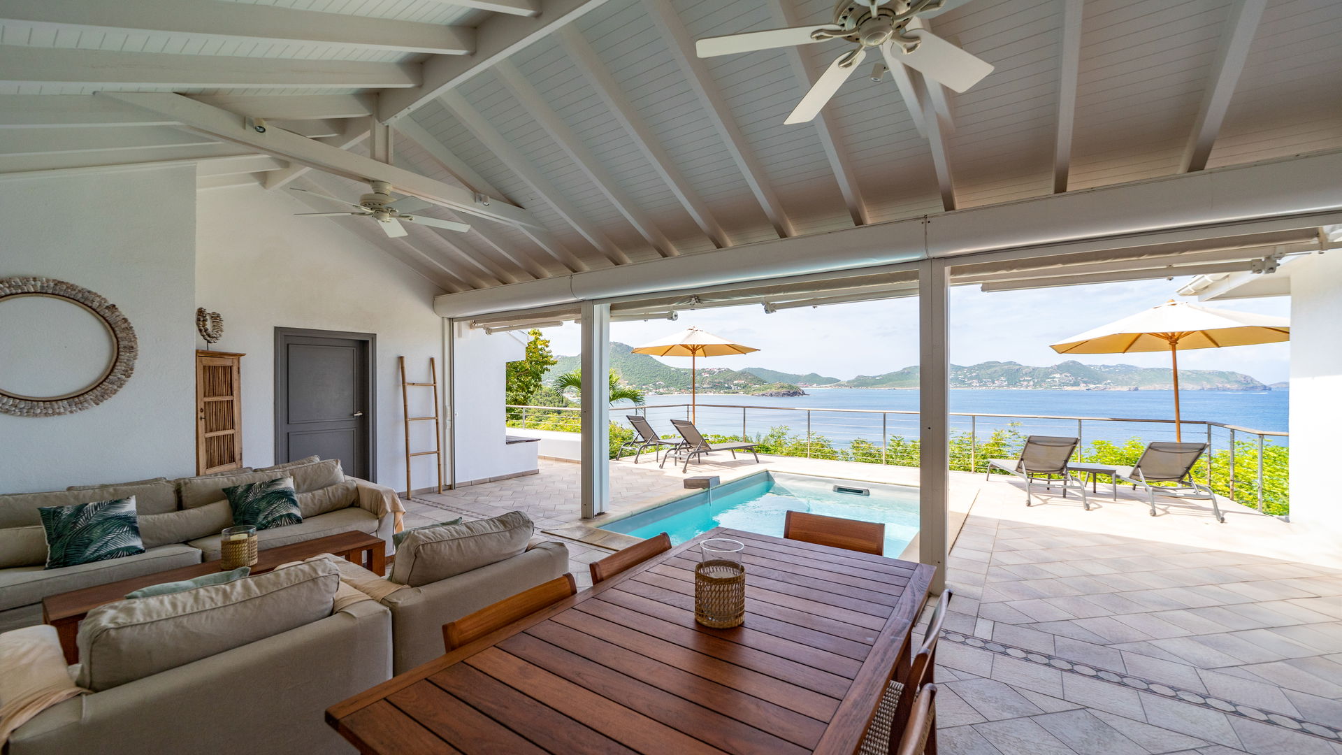 LIVING & DINING AREAS