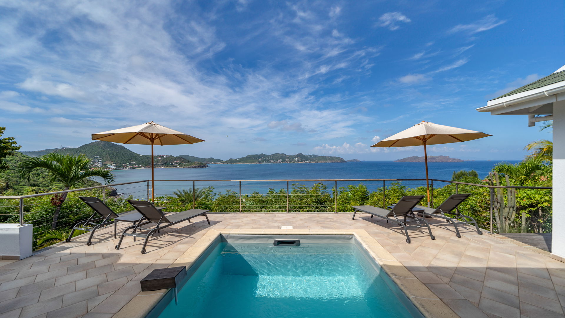 POOL & TERRACE