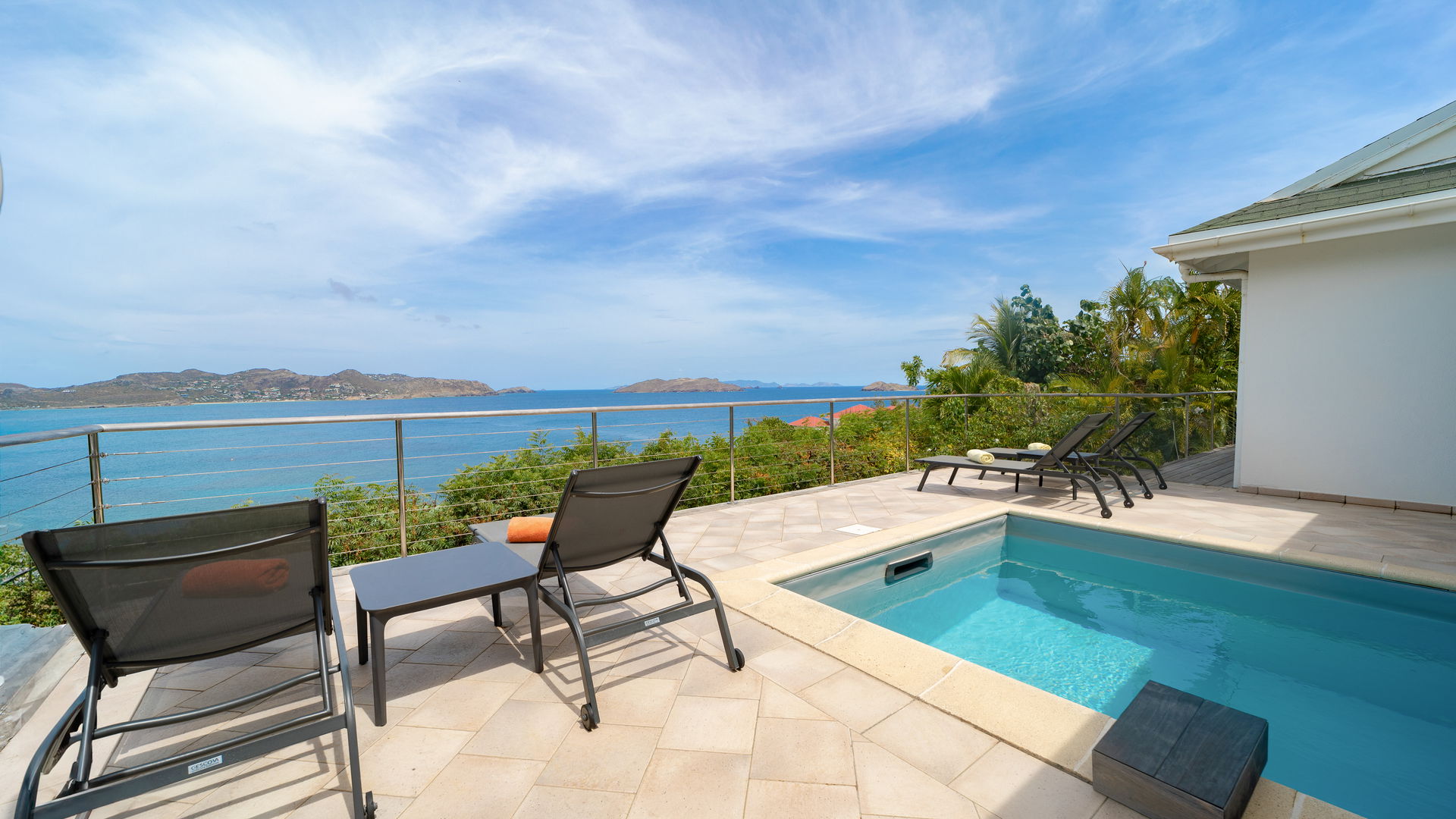 POOL & TERRACE