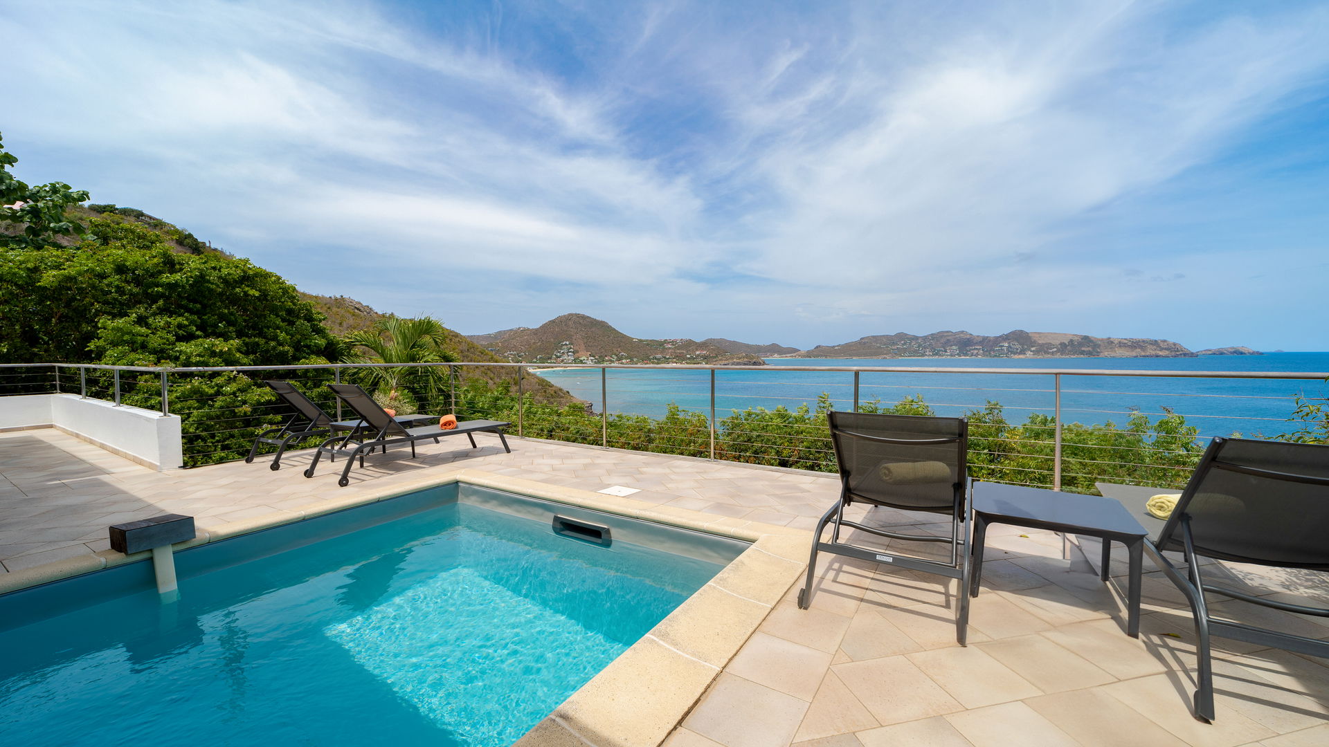 POOL & TERRACE