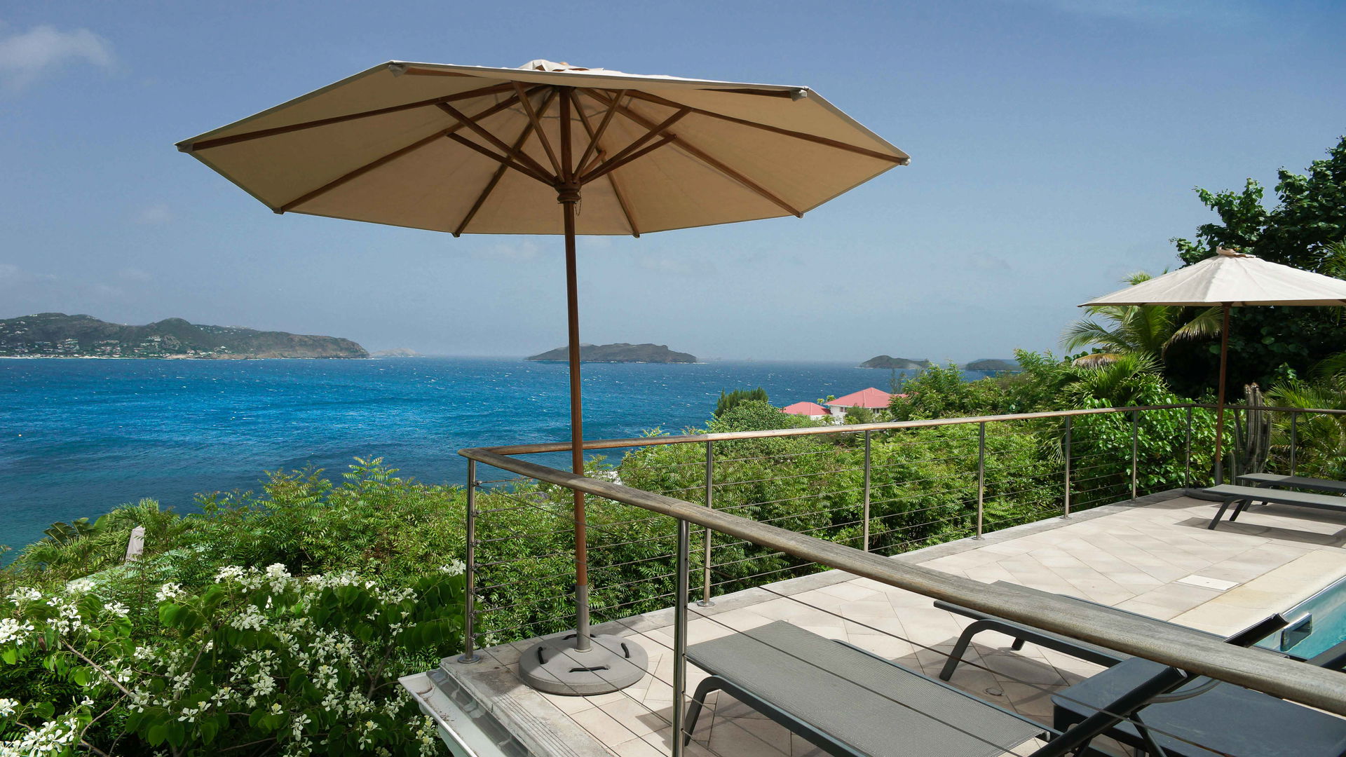 POOL & TERRACE
