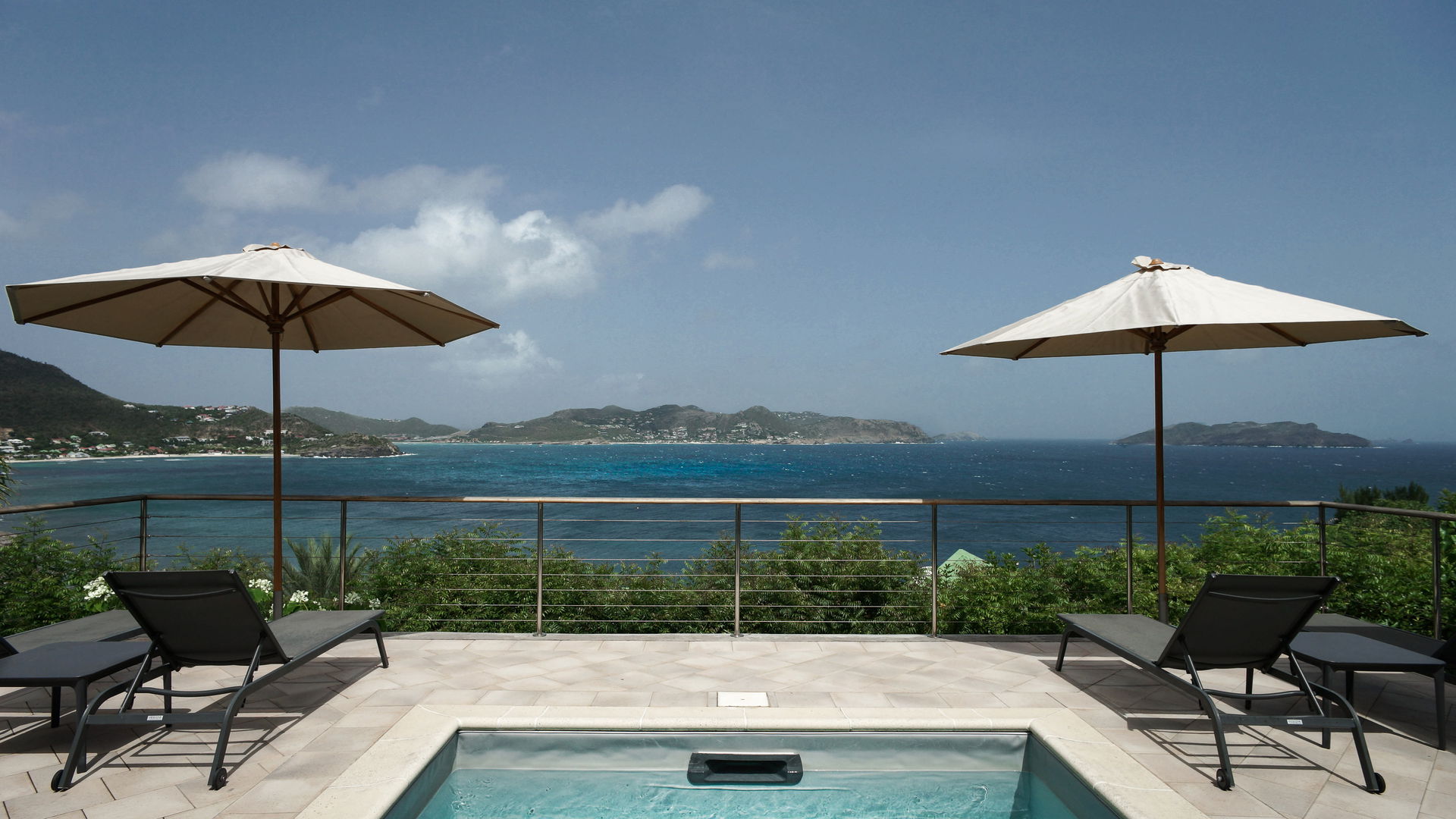 POOL & TERRACE