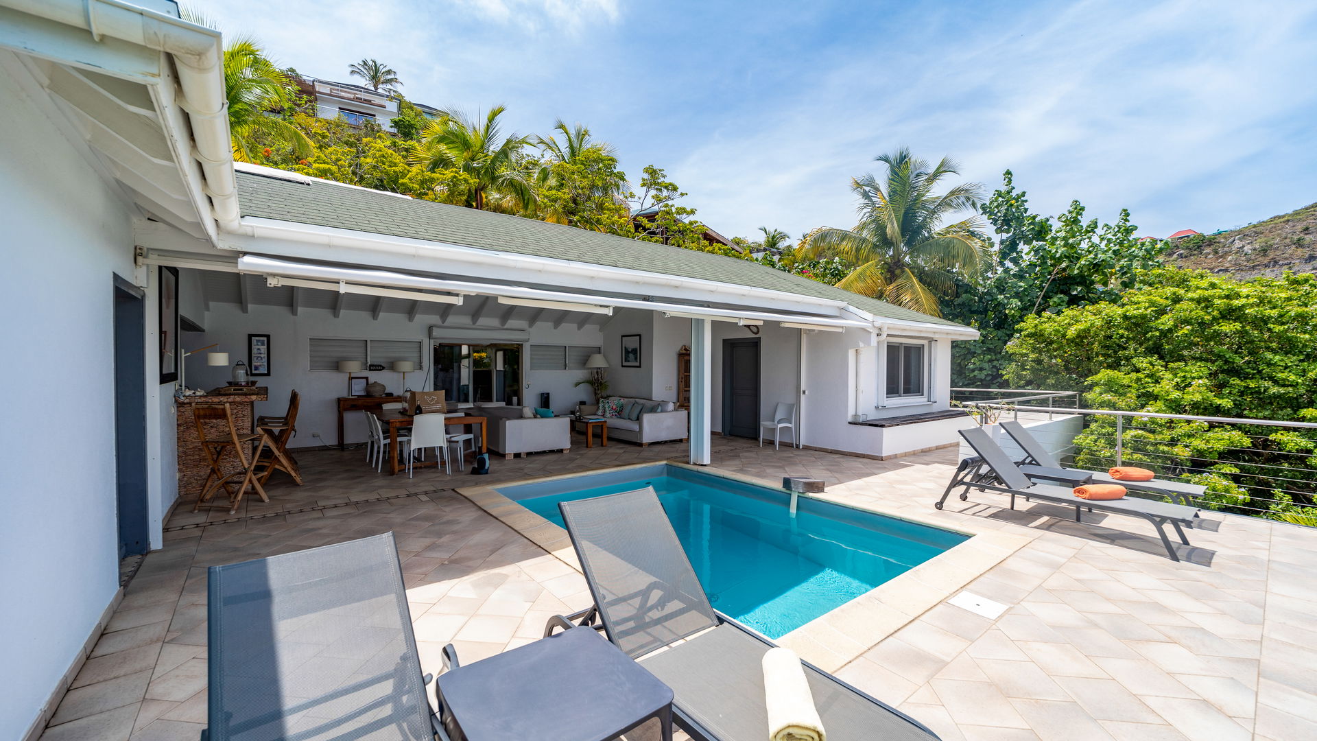 POOL & TERRACE