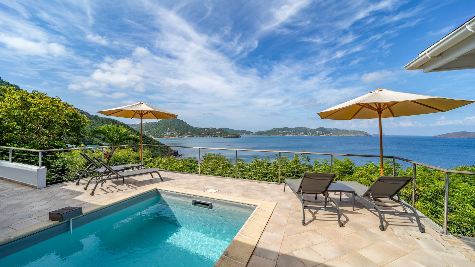 POOL & TERRACE
