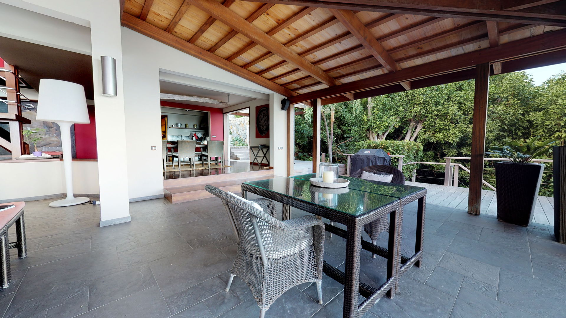 KITCHEN & DINING AREA
