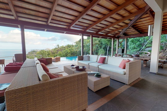 VILLA KUBAN OUTDOOR LOUNGE AREA 1