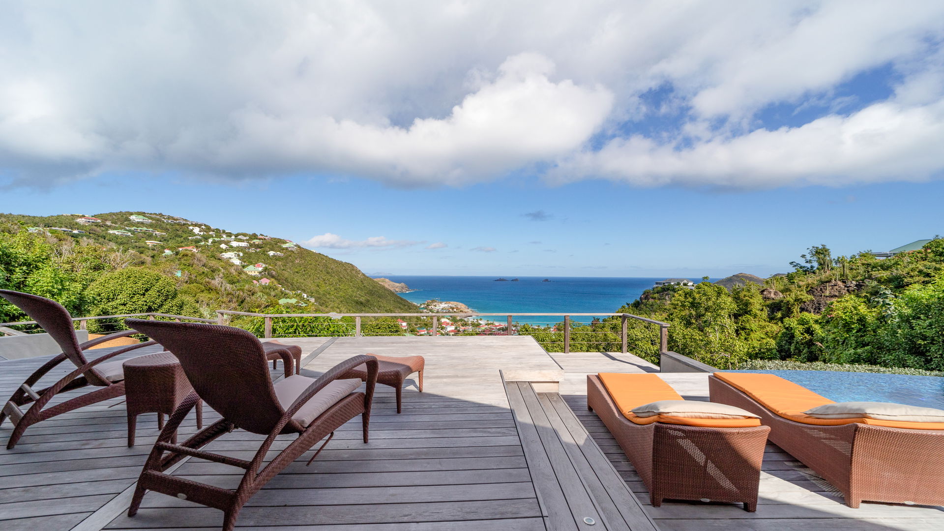 POOL & TERRACE