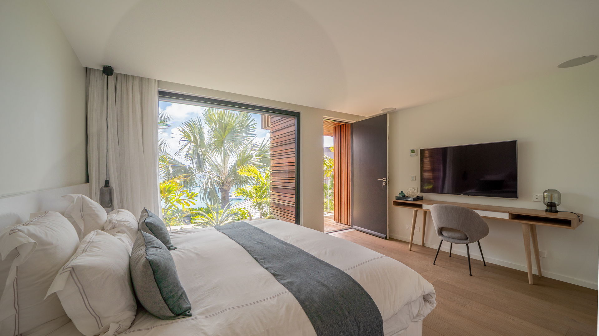 BEDROOM 6