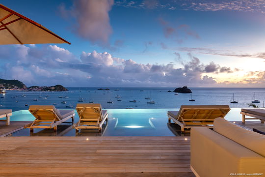 VILLA JUNE BY NIGHT 1