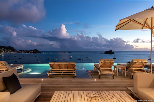 VILLA JUNE BY NIGHT 14
