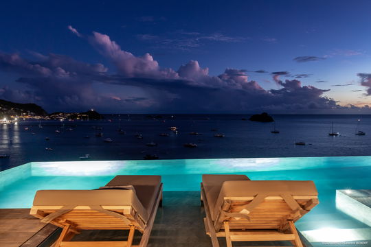 VILLA JUNE BY NIGHT 3