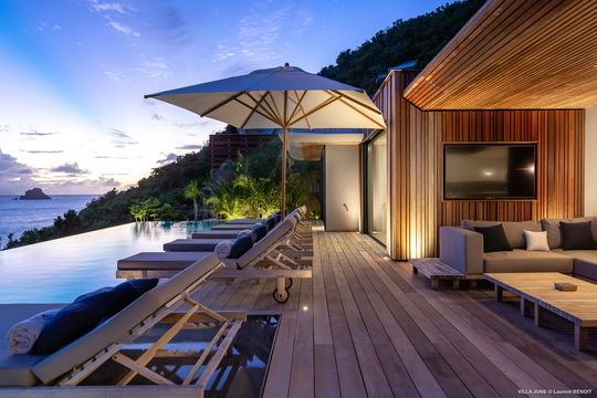 VILLA JUNE BY NIGHT 4