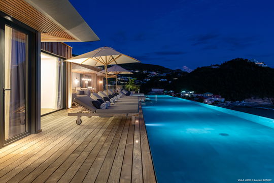 VILLA JUNE BY NIGHT 6