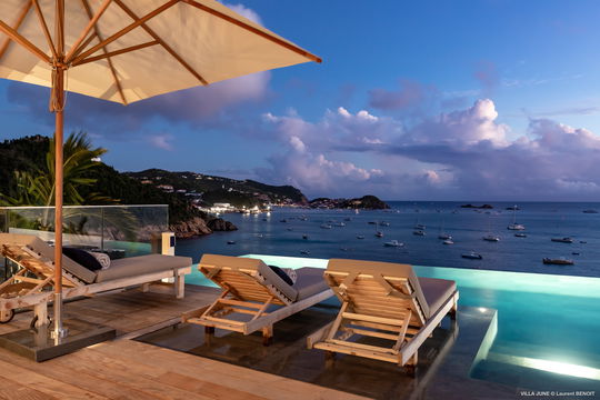 VILLA JUNE BY NIGHT 7