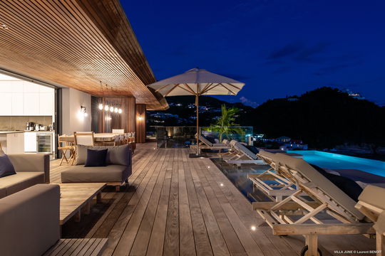 VILLA JUNE BY NIGHT 8
