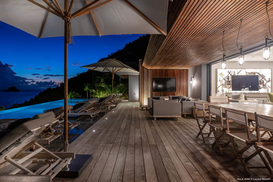 VILLA JUNE BY NIGHT 9
