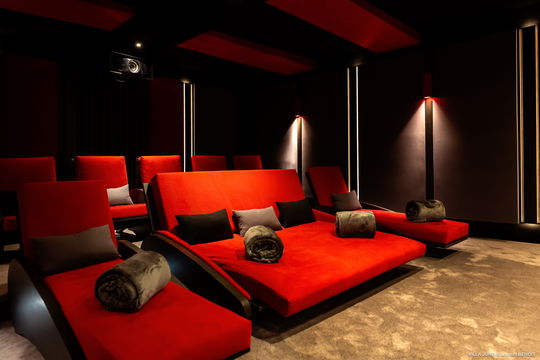 VILLA JUNE CINEMA ROOM 2