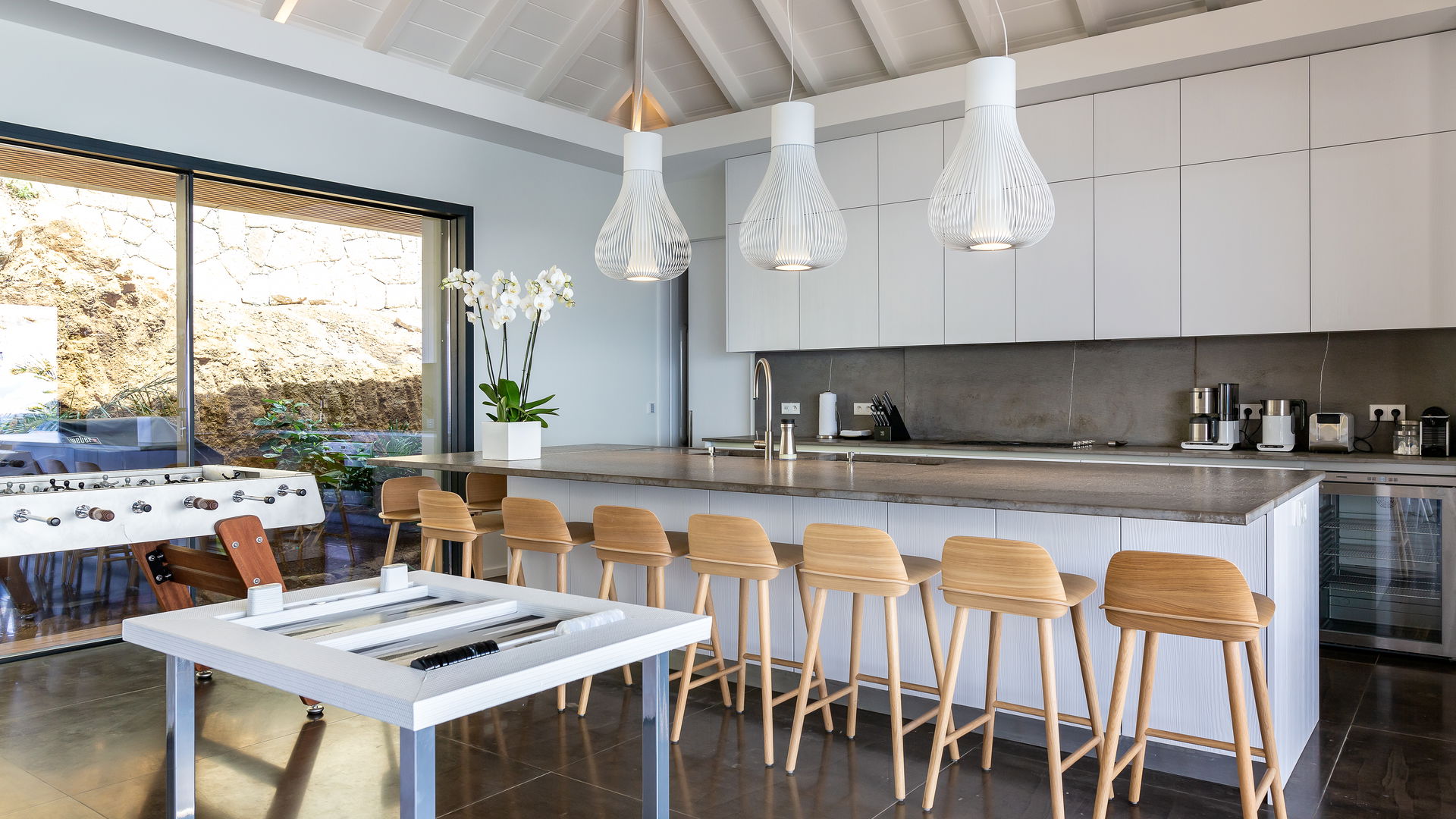 KITCHEN & DINING AREA