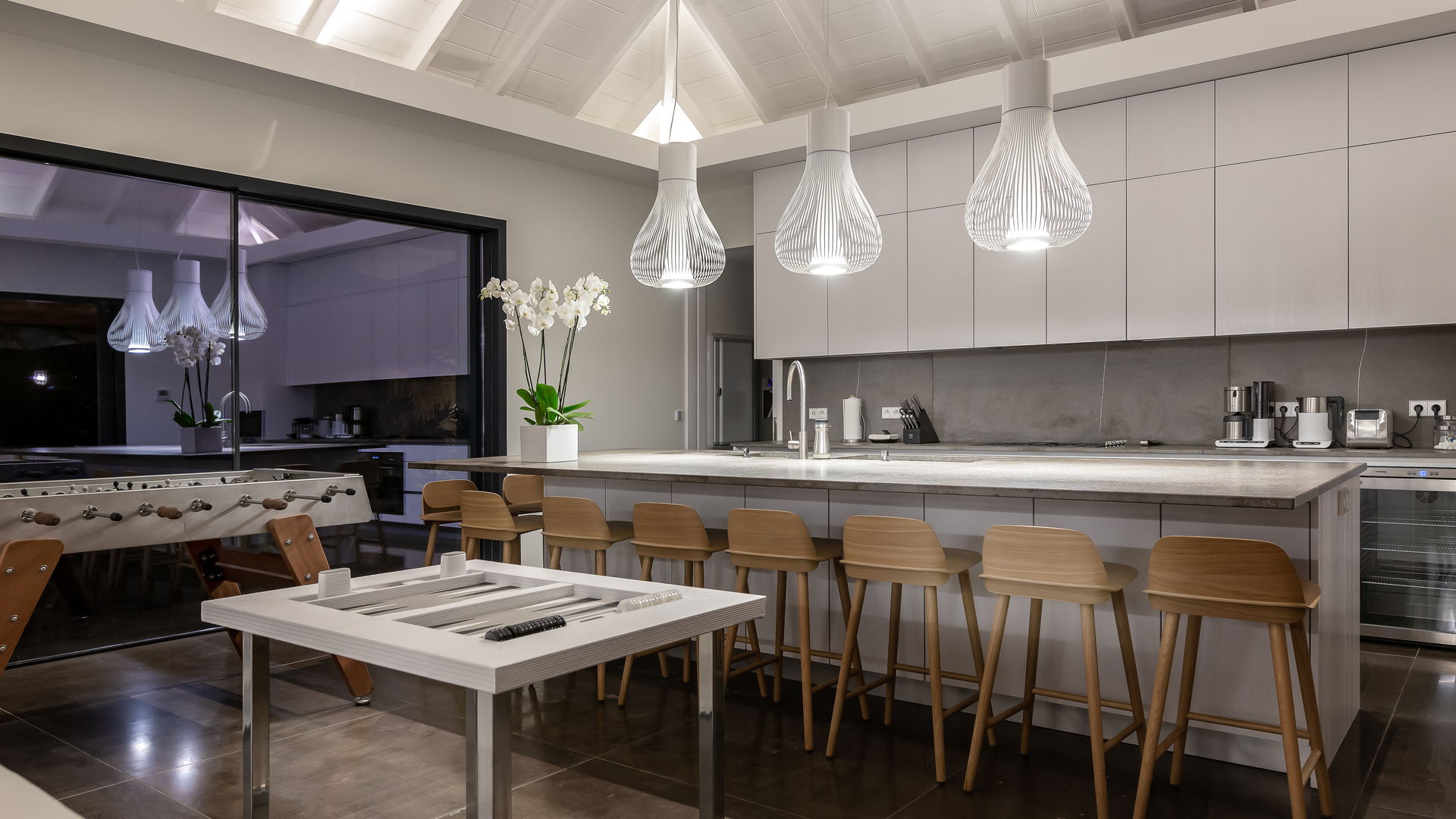 KITCHEN & DINING AREA