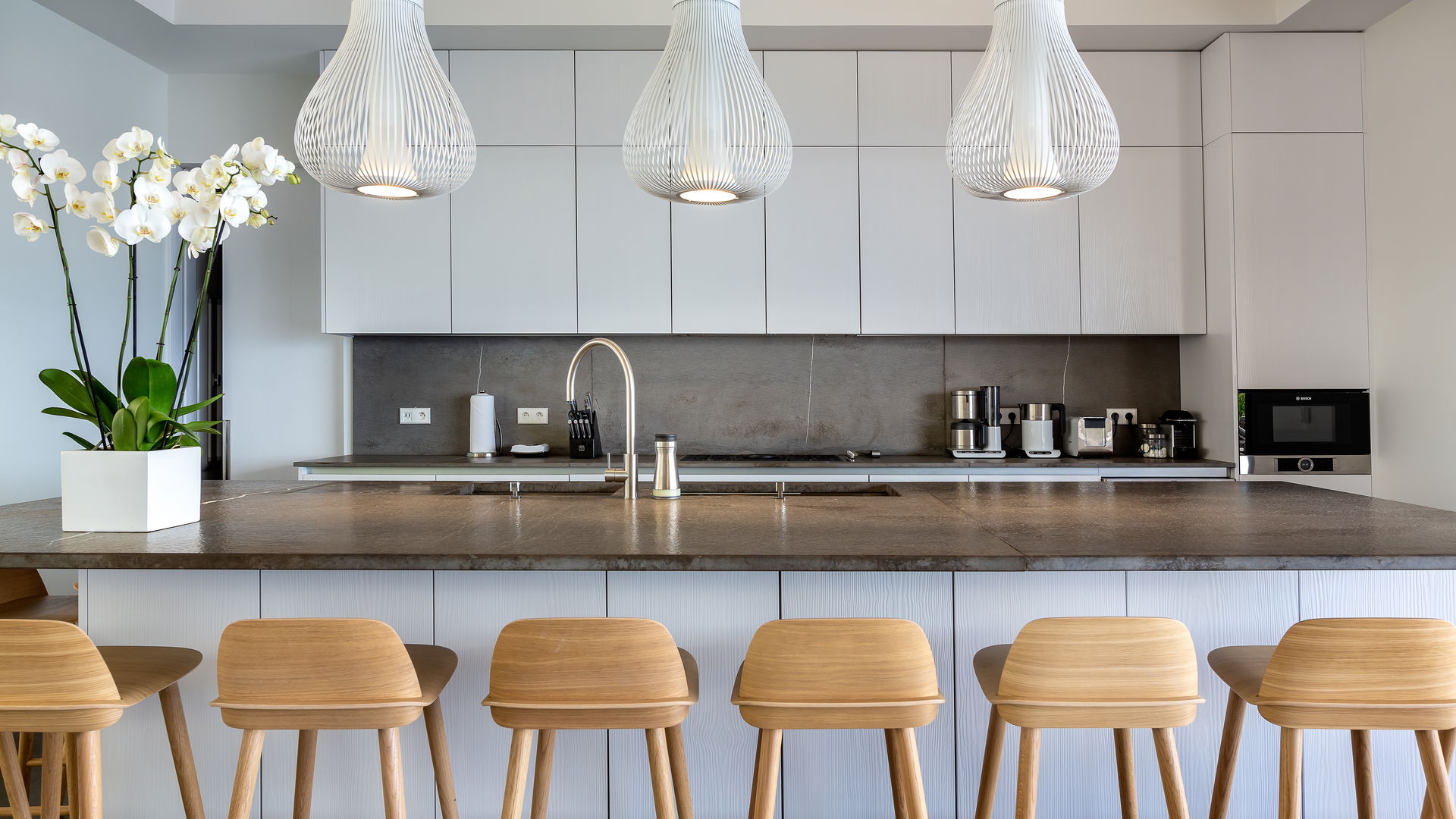 KITCHEN & DINING AREA