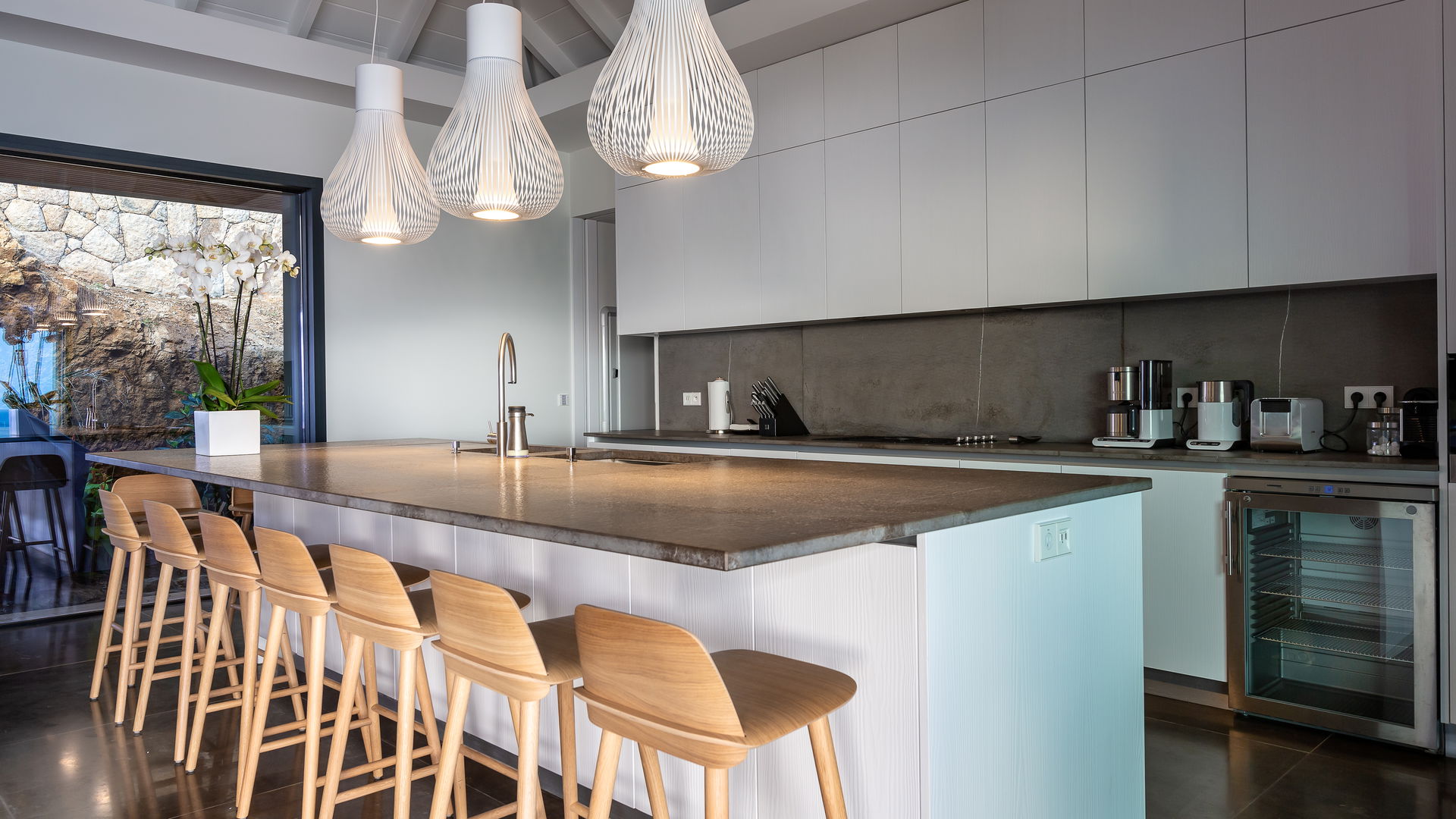 KITCHEN & DINING AREA