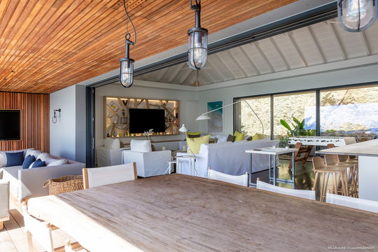 VILLA JUNE KITCHEN & DINING AREA 4