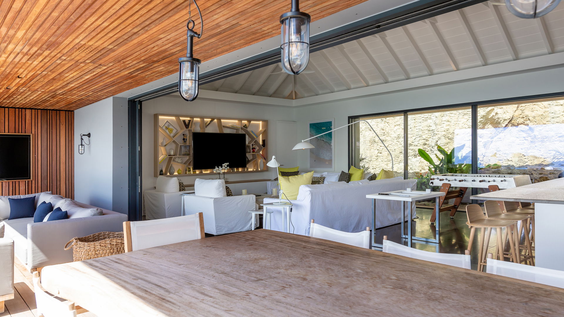 KITCHEN & DINING AREA