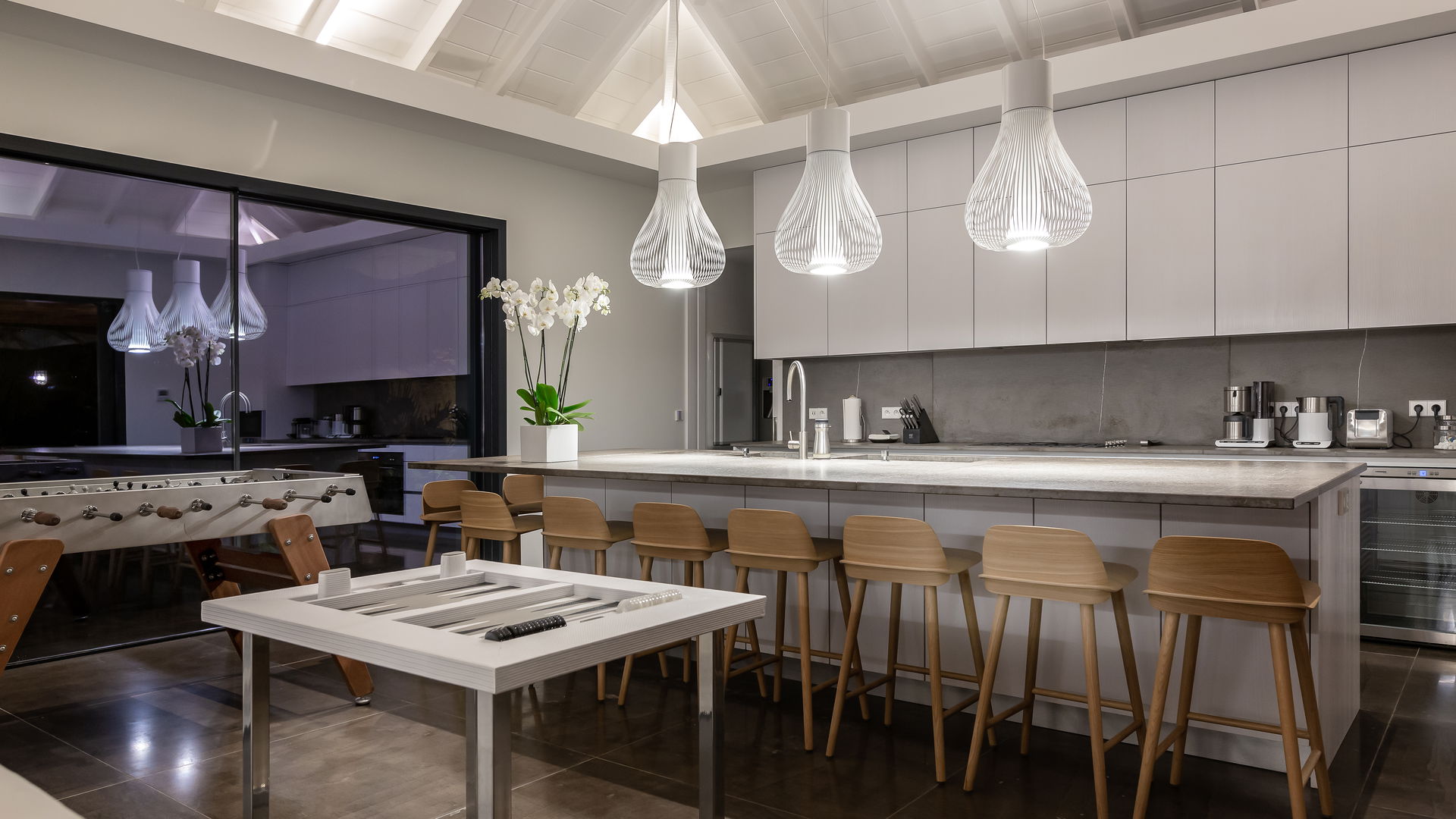KITCHEN & DINING AREA