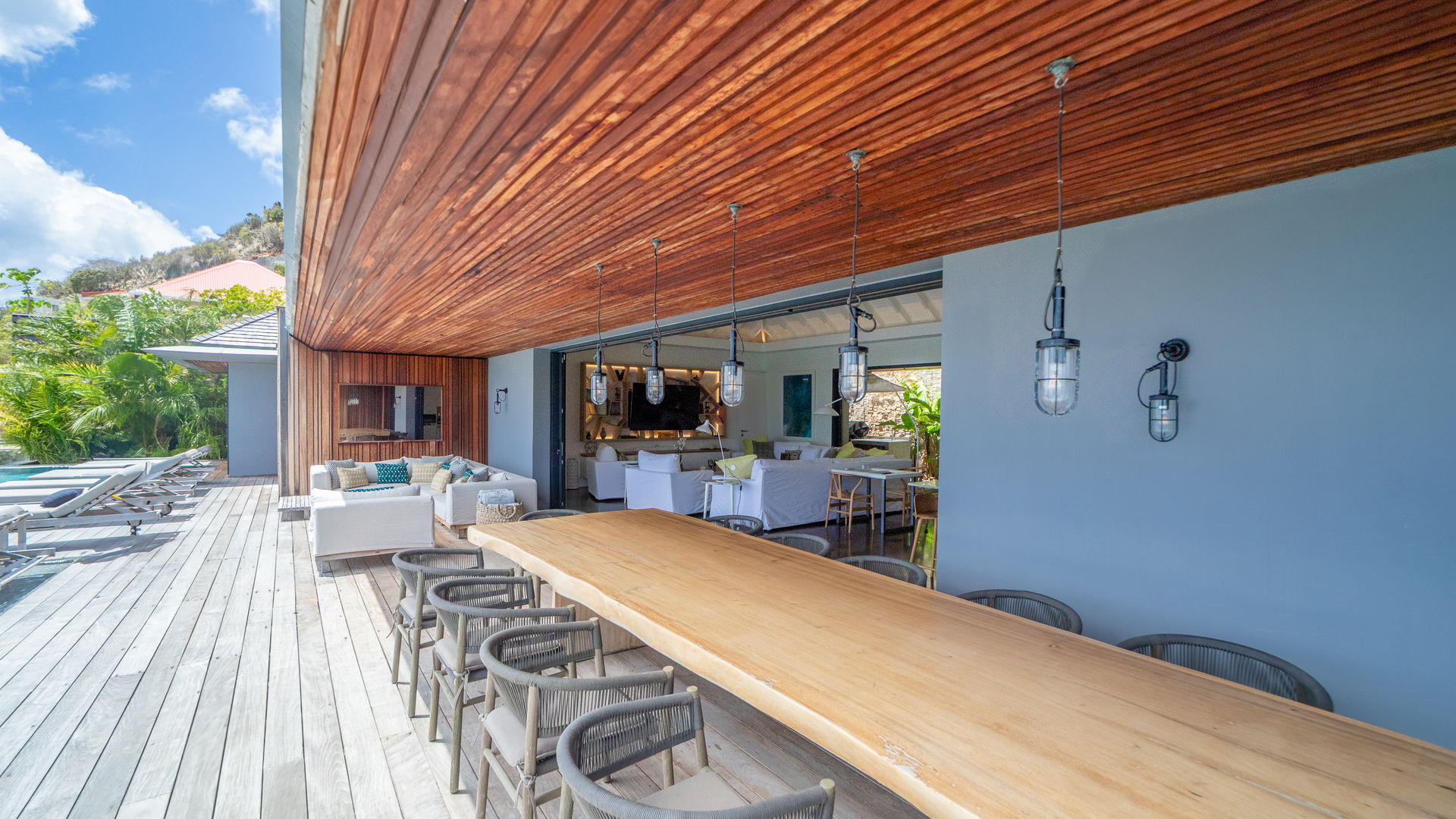 KITCHEN & DINING AREA