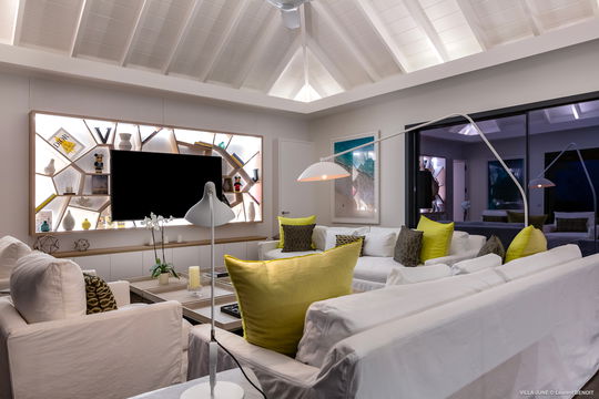 VILLA JUNE LIVING AREA 4