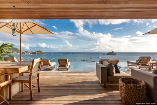 VILLA JUNE OUTDOOR LOUNGE AREA 1