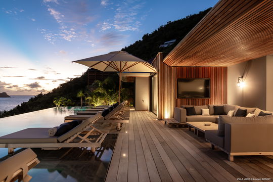 VILLA JUNE OUTDOOR LOUNGE AREA 6