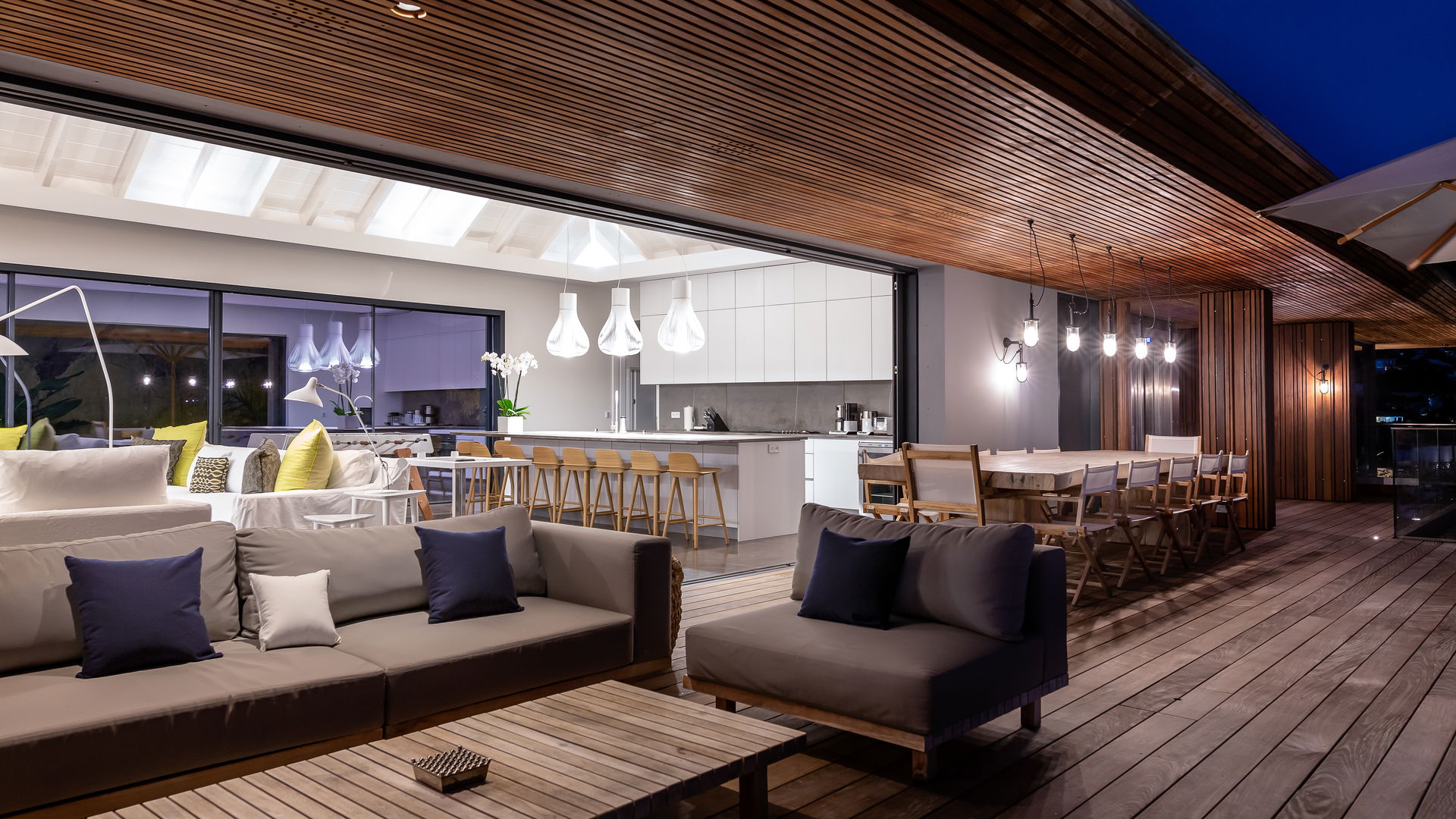 OUTDOOR LOUNGE AREA