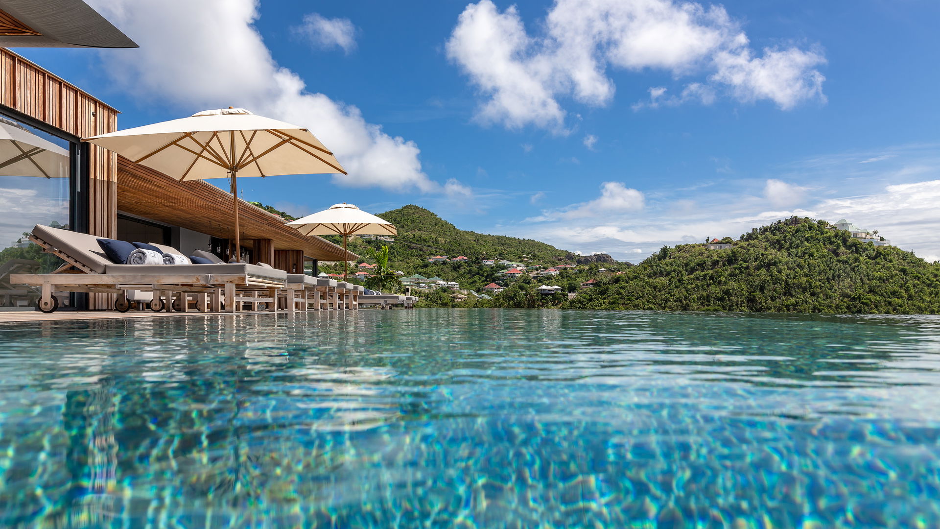 POOL & TERRACE
