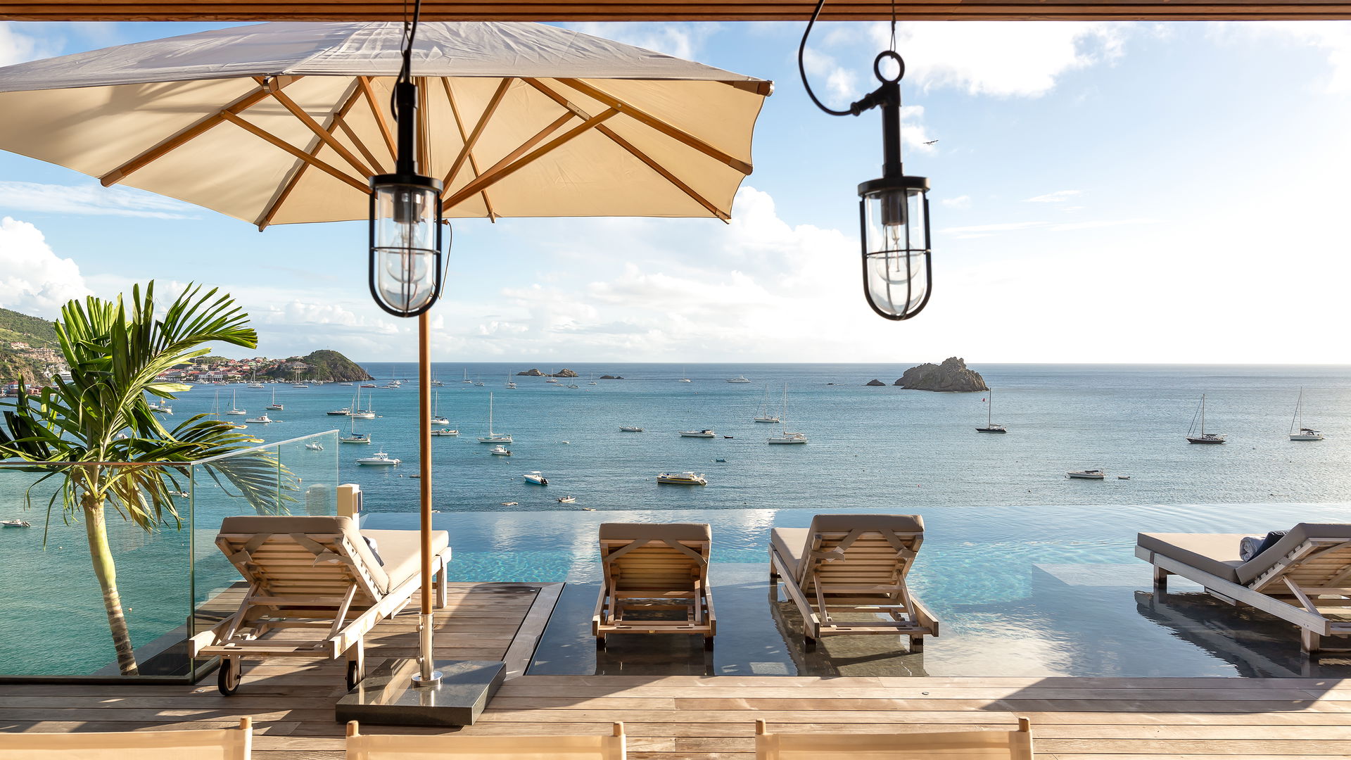 POOL & TERRACE