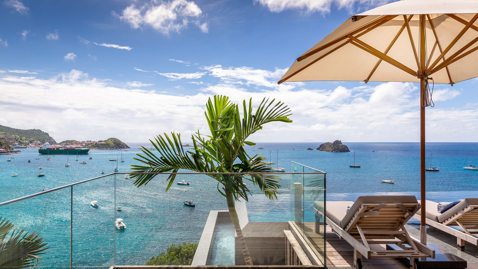POOL & TERRACE