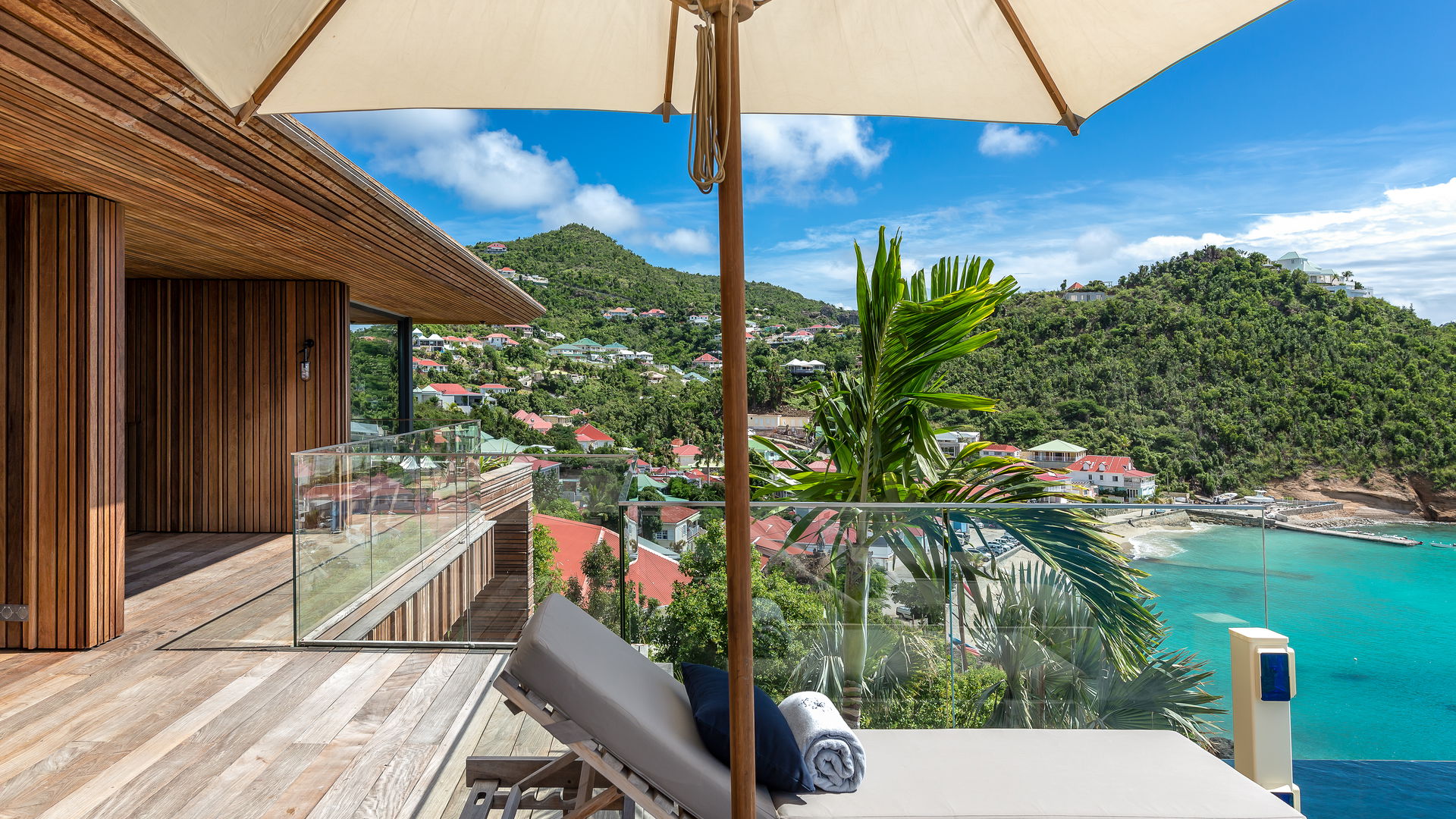 POOL & TERRACE