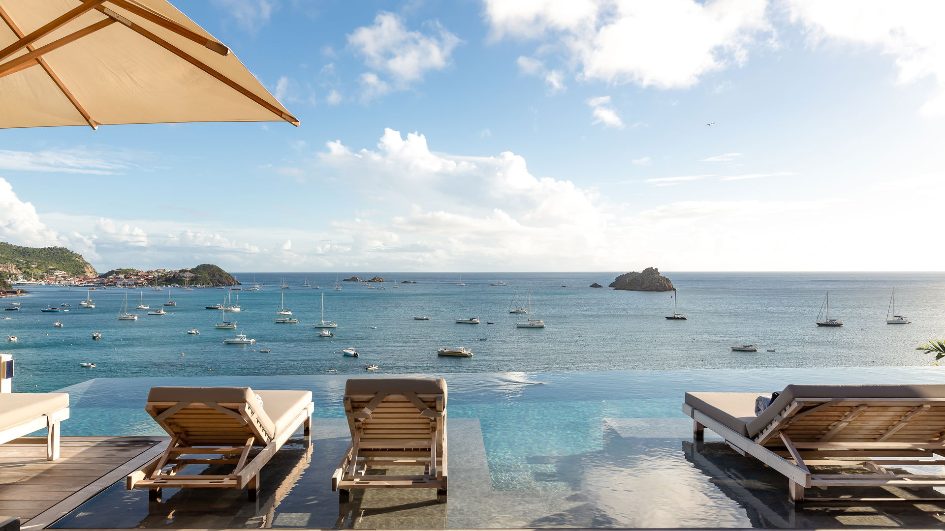 POOL & TERRACE
