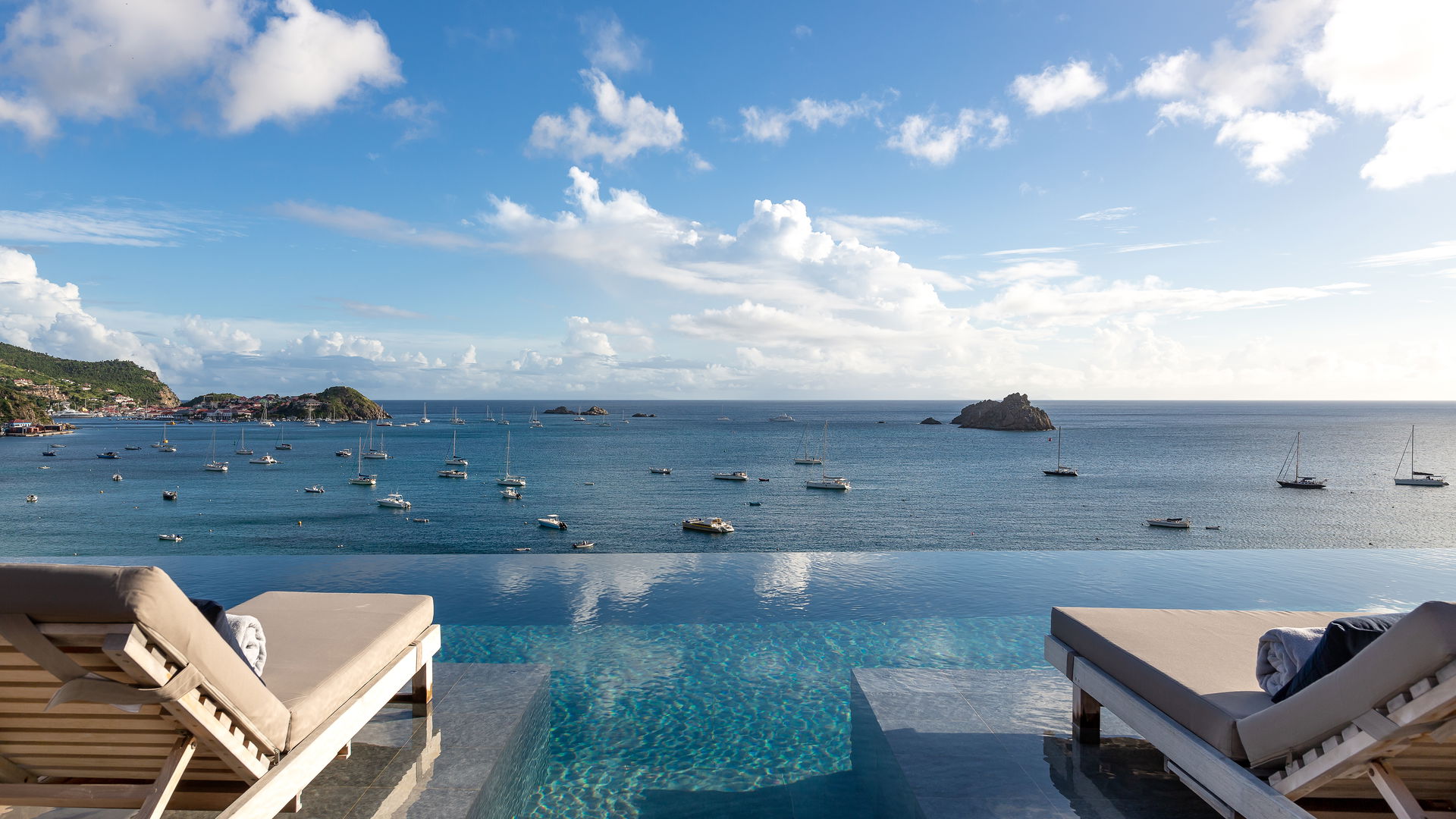 POOL & TERRACE