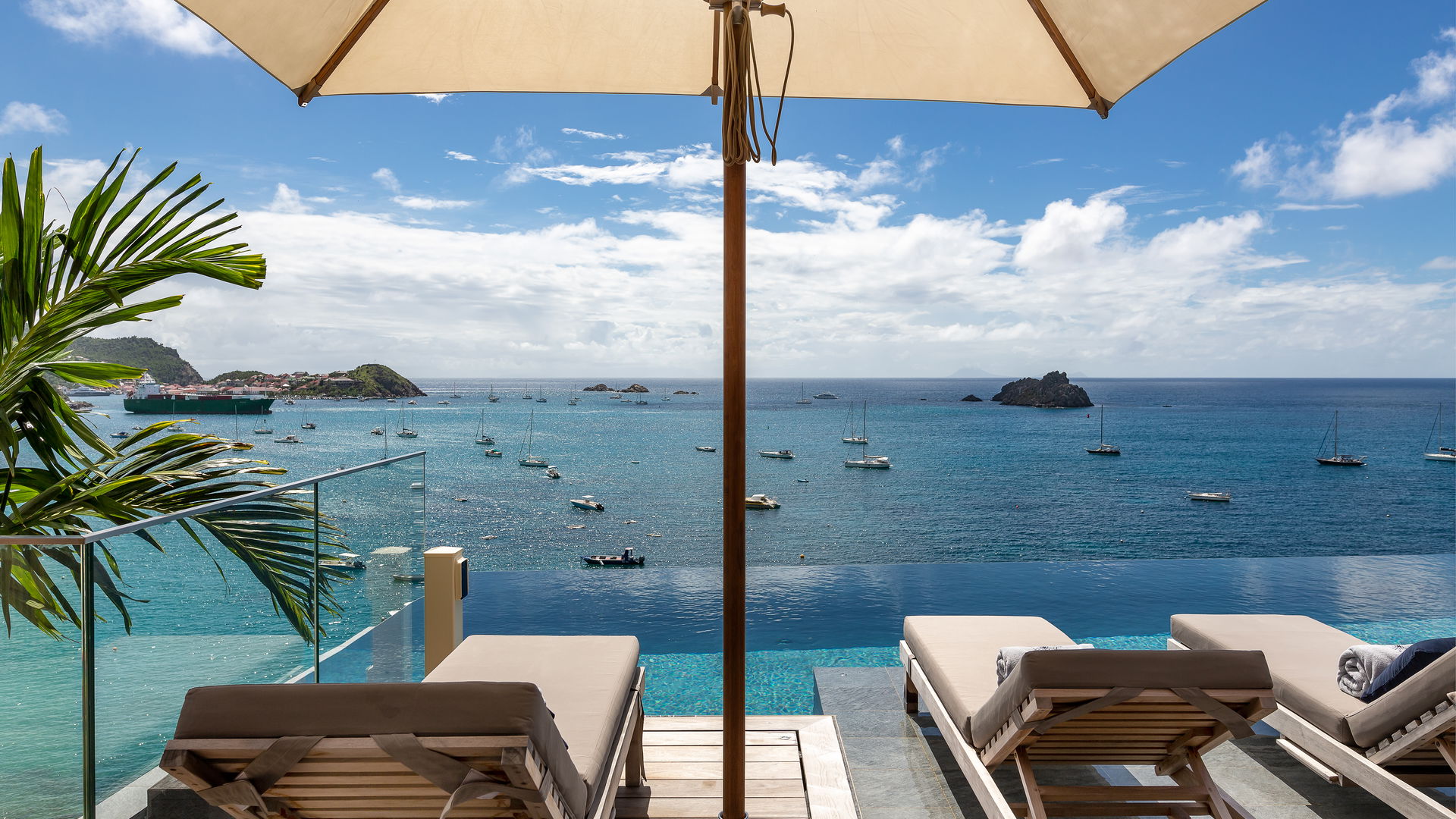 POOL & TERRACE