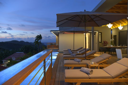 VILLA EDUNIA BY NIGHT 1