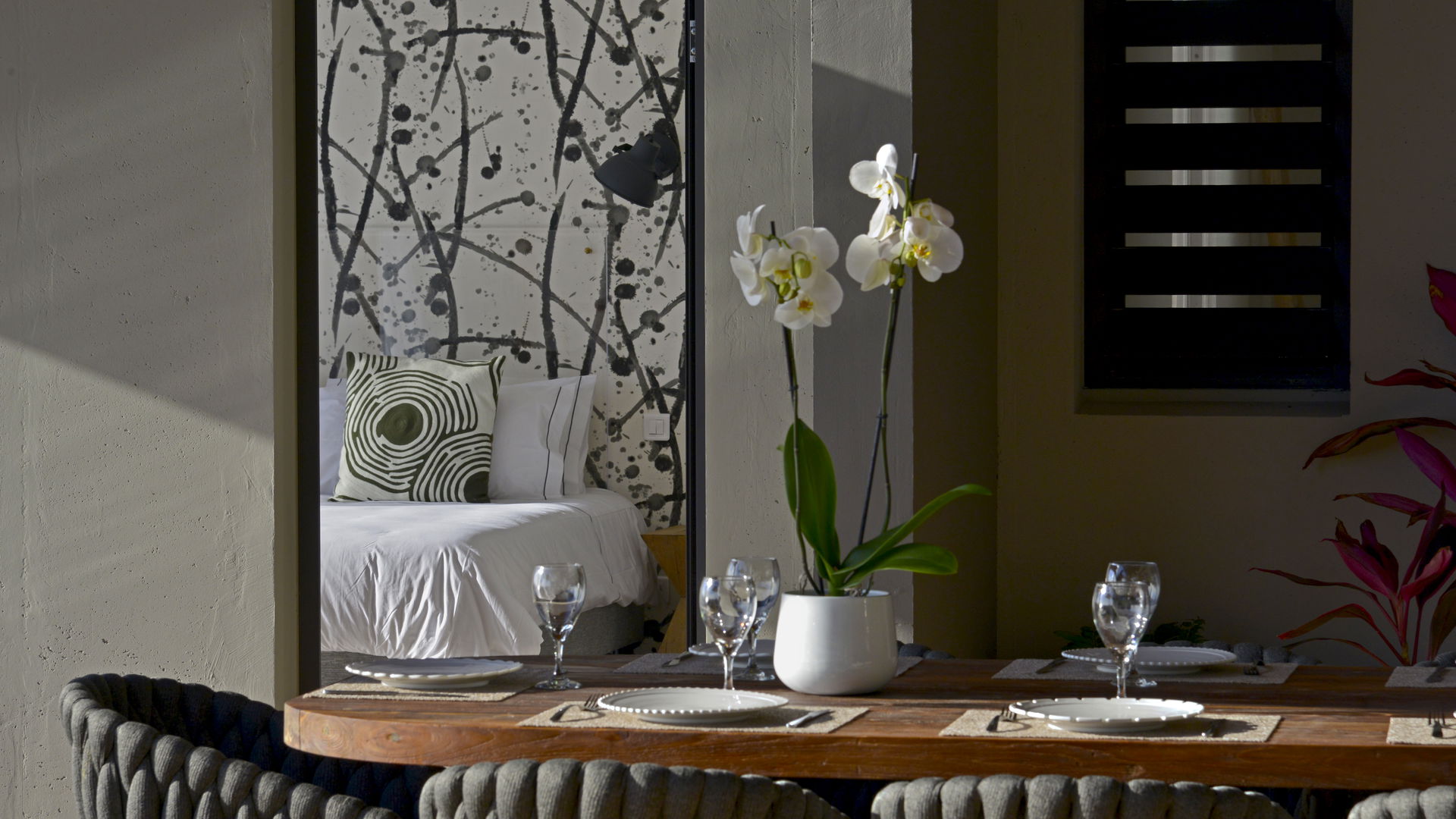 KITCHEN & DINING AREA