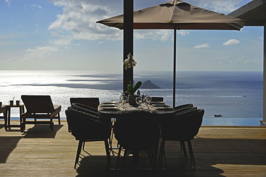VILLA EDUNIA KITCHEN & DINING AREA 6