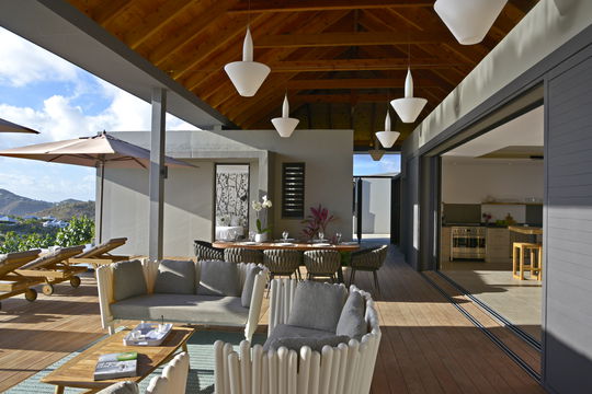 VILLA EDUNIA OUTDOOR LOUNGE AREA 1